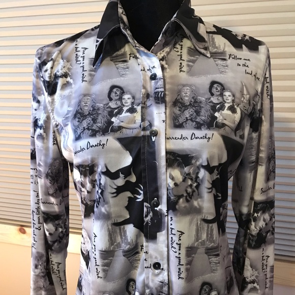 Warner Bros. Tops - 🎁RARE Wizard of Oz top. Size S.